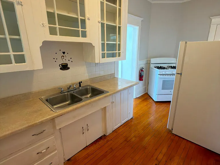 634 Union St #19 — Photo 8