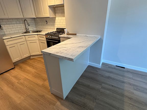 3rd image of 1839 W Master St Floor 1