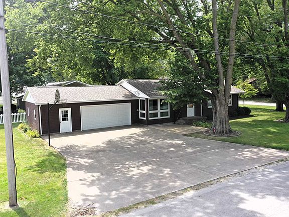 2nd image of 216 W Lee St