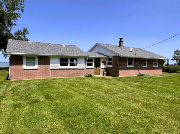 6285 Lakeview Dr, Port Hope, MI 48468
