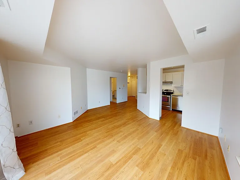 2221 S Huron Pkwy #4 — Photo 8