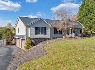 50 Shore Side Dr, Hardy, VA 24101