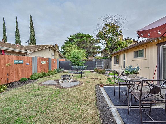 3rd image of 1133 Goldenoak Way