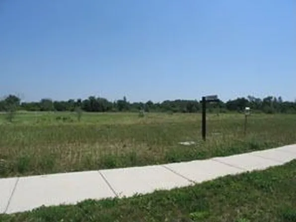 102 Vista Del Parco Dr, Sullivan, WI 53178