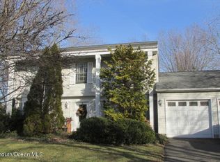12 Cherry Hill Ln, Manalapan, NJ