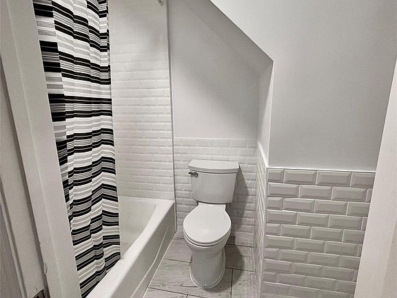 4th image of 28 Davis St #1
