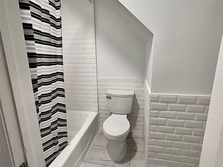 28 Davis St #1 — Photo 4