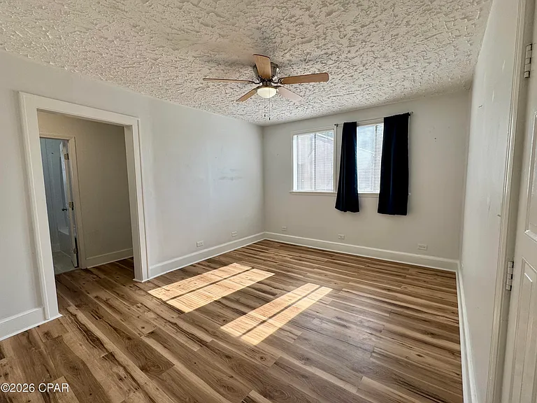 422 Magnolia Ave #4 — Photo 3