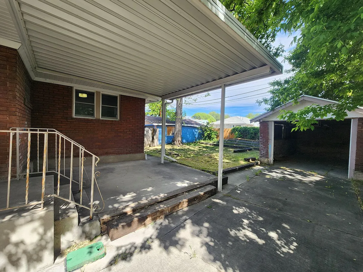 Building Photo - 279 E Hubbard Ave