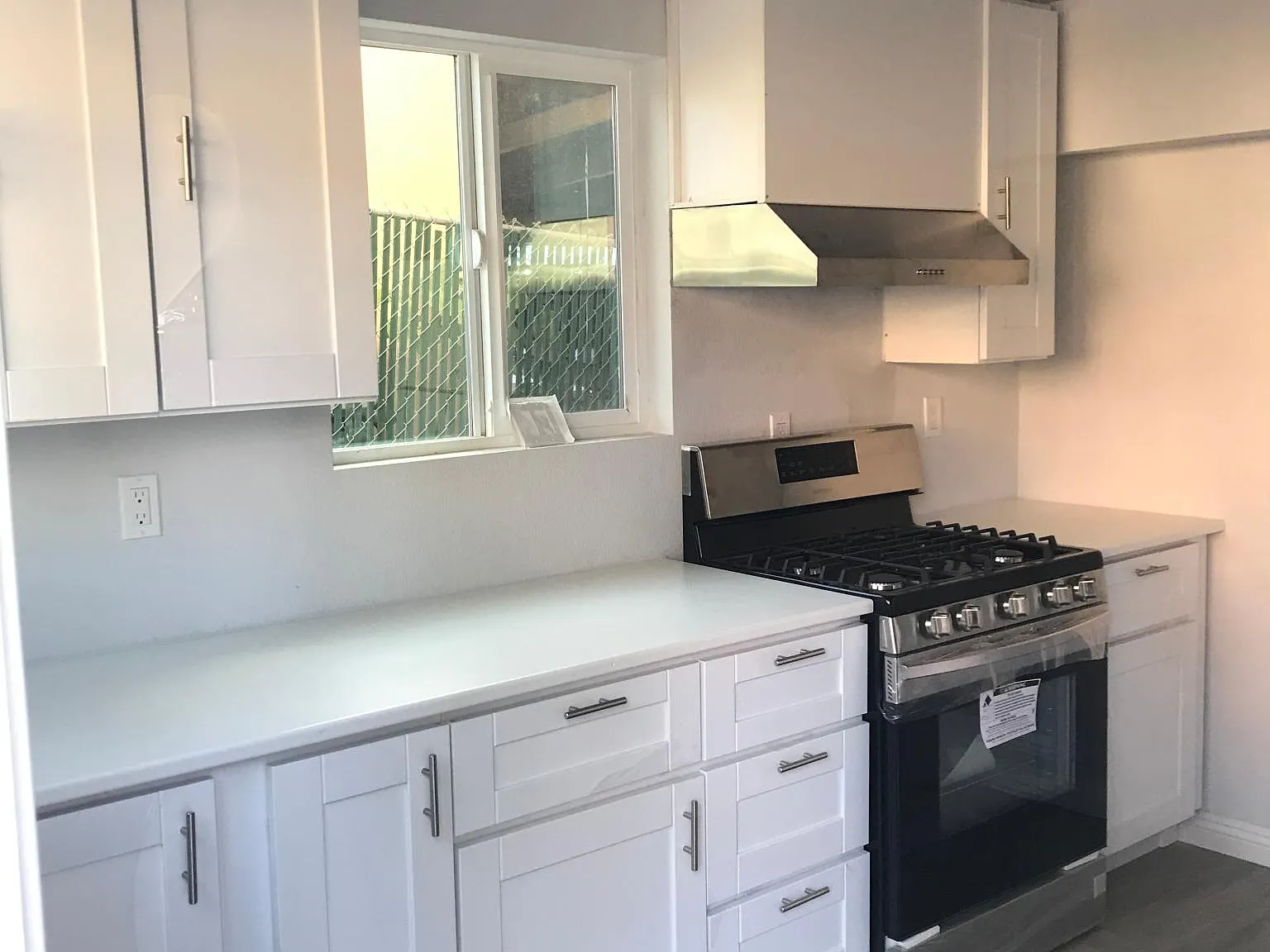 802 E Alvarado St — Photo 2