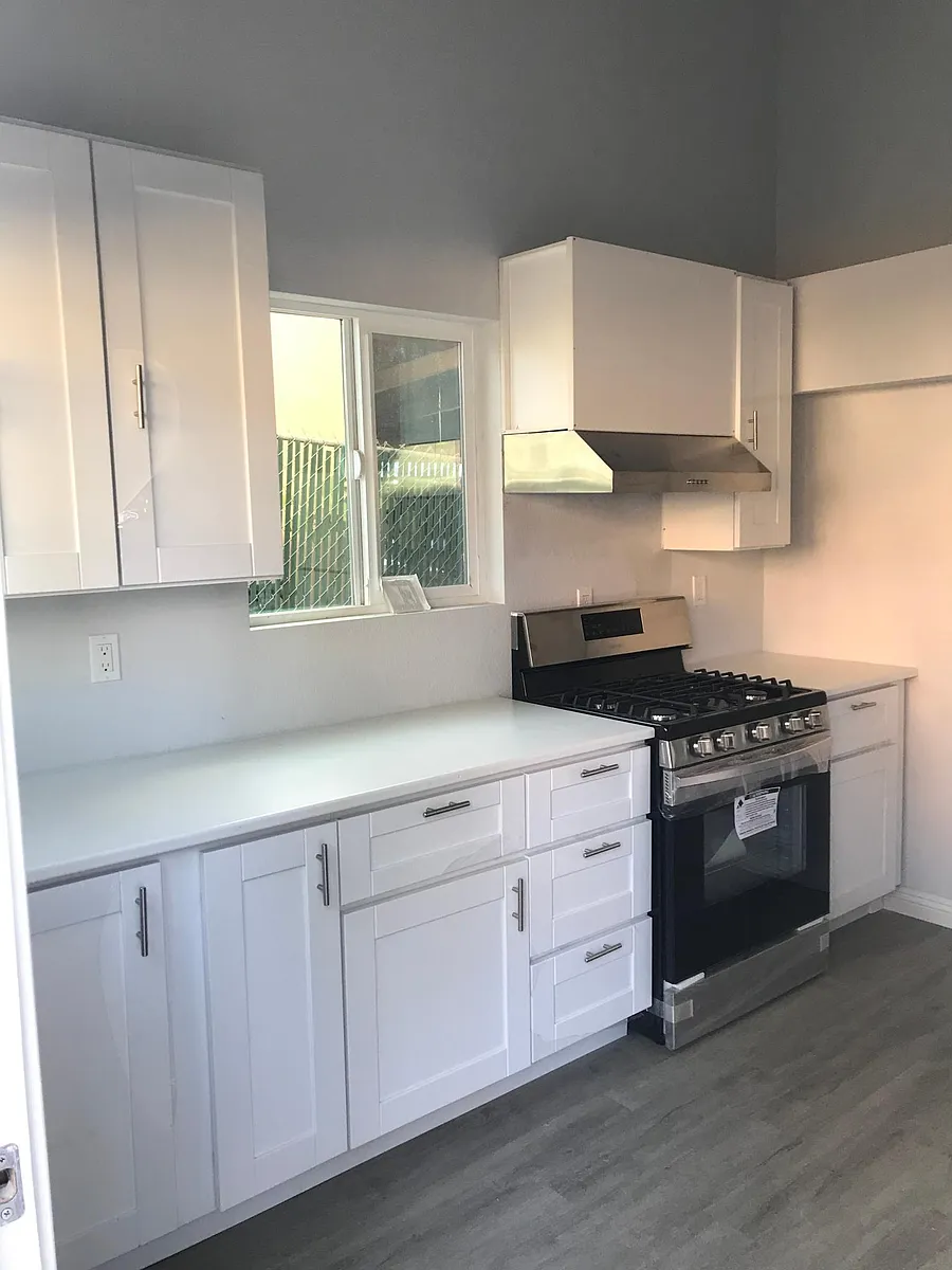 Building Photo - 802 E Alvarado St #3