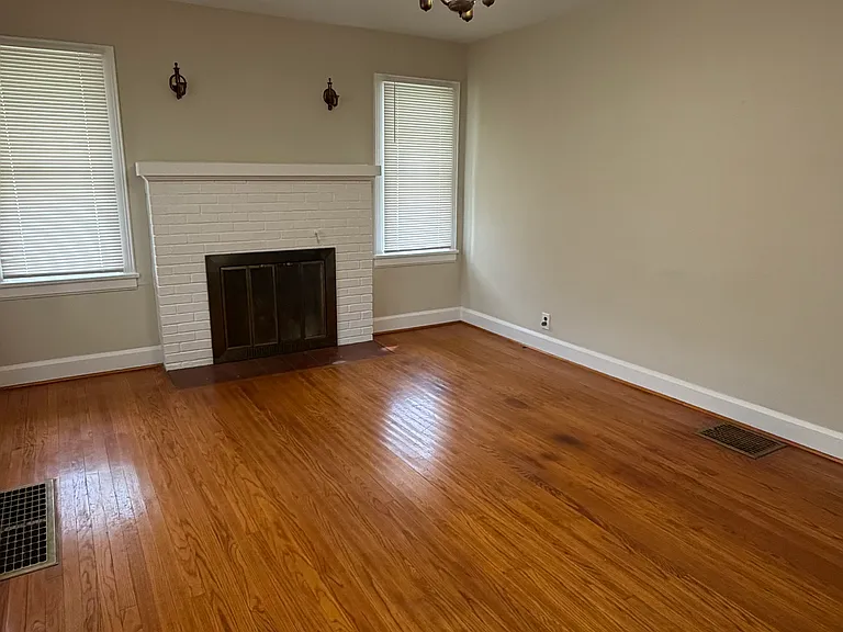 406 E Pearl St — Photo 2