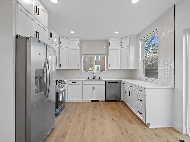 4401 8th Ave — Photo 3