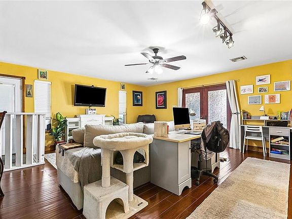 2nd image of 212 Ocelot Dr