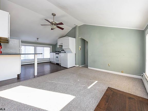 3rd image of 939 Simpson Ave APT 3