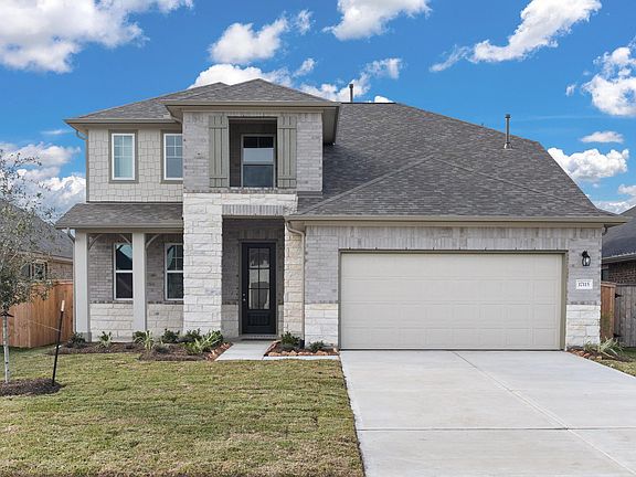 Welcome home to 17115 Daylily Dune Way located in the community of Dellrose and zoned to Waller ISD.