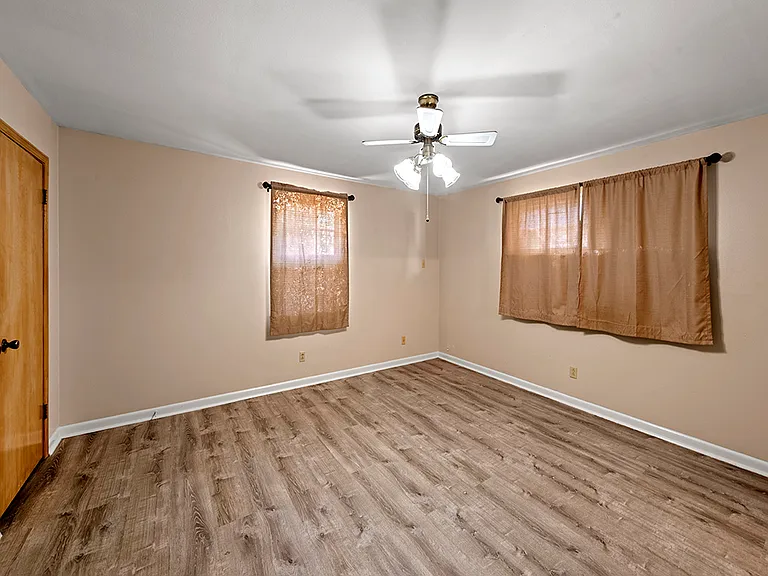 4505 Laplace St — Photo 7