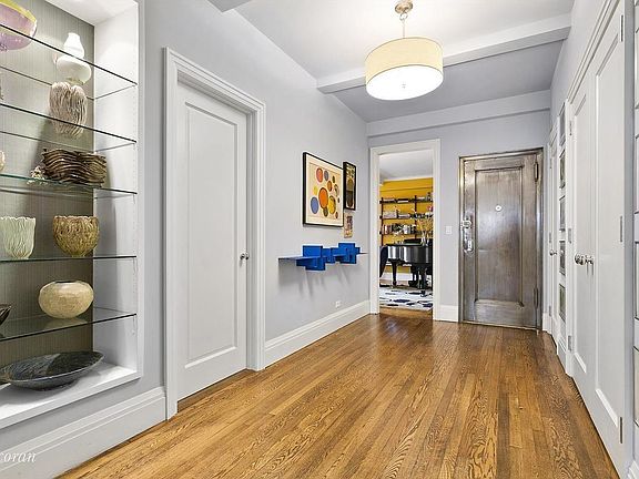 2nd image of 1036 Lexington Ave #9B