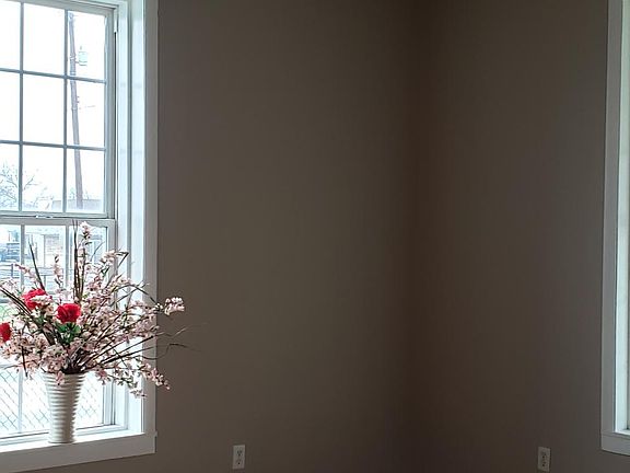 3rd image of 1240 Park Ave
