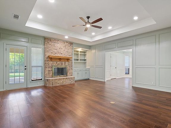 2nd image of 9402 Oak Hill Dr