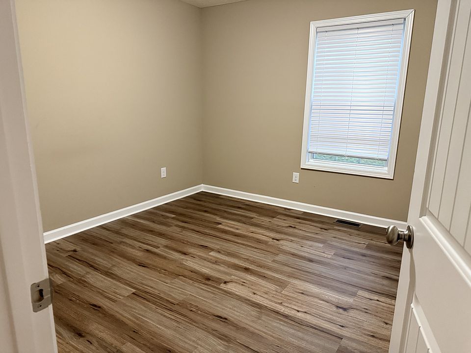 2nd image of 1113 Hurricane Rd