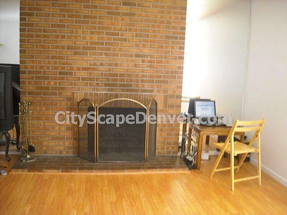 Livingroom & Fireplace