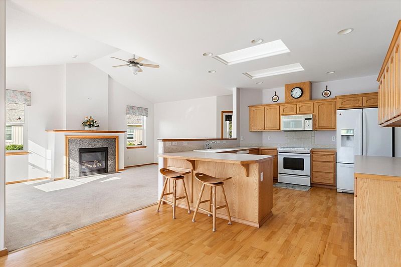 4th image of 1325 SW Xavier Drive