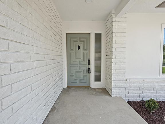 3rd image of 320 Hume Ln