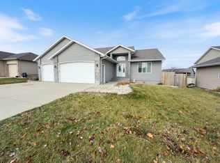 3008 W Courtyard Ln, Sioux Falls, SD 57108
