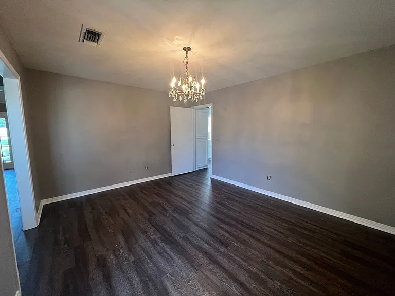1140 Homewood Dr — Photo 3