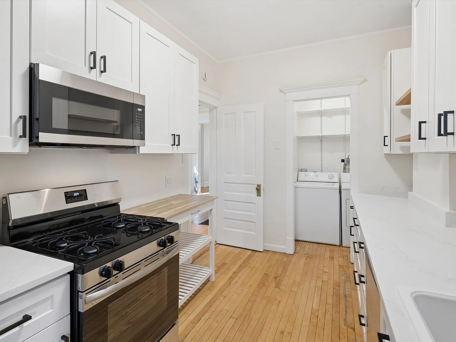 2 bed, 800 sqft, $2,250 — Photo 3