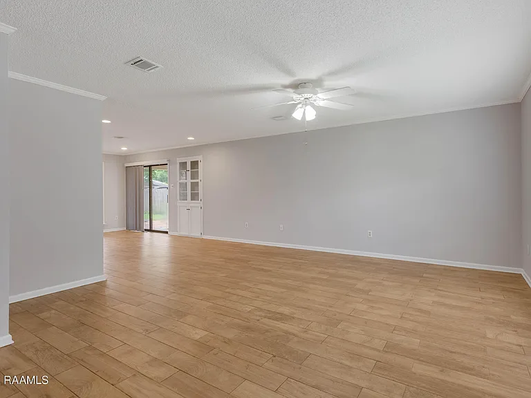 118 Village Green Dr — Photo 4