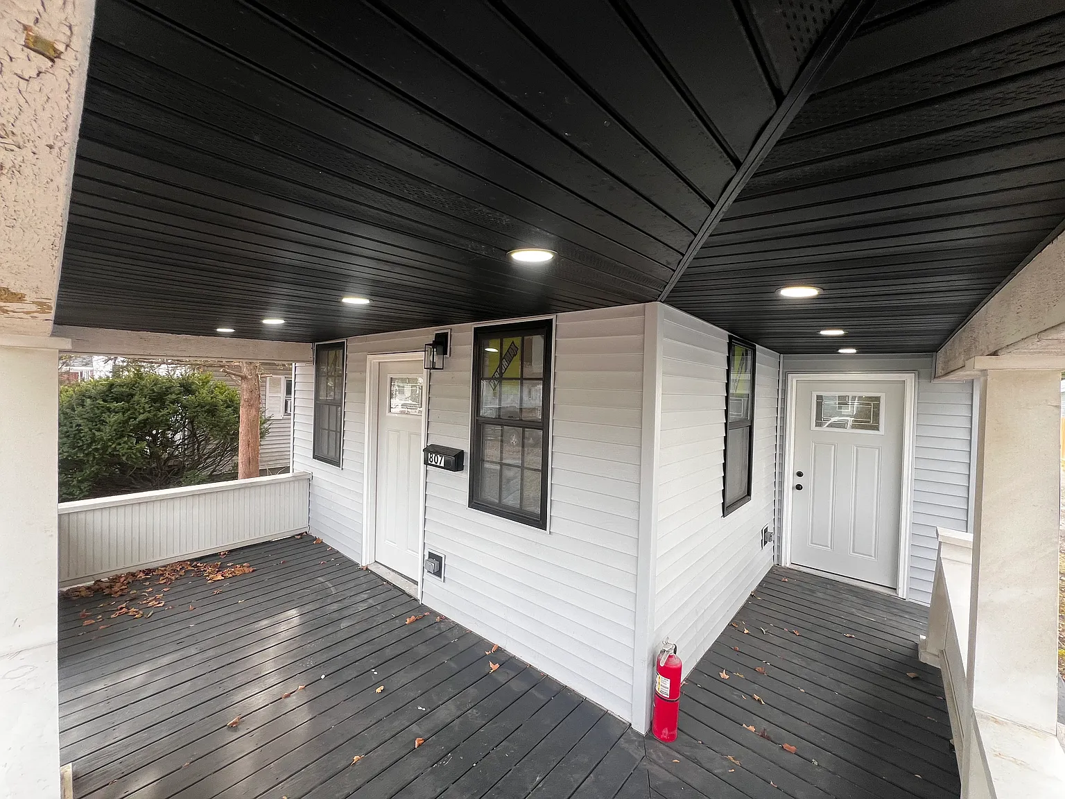 807 S 8th St — Photo 2