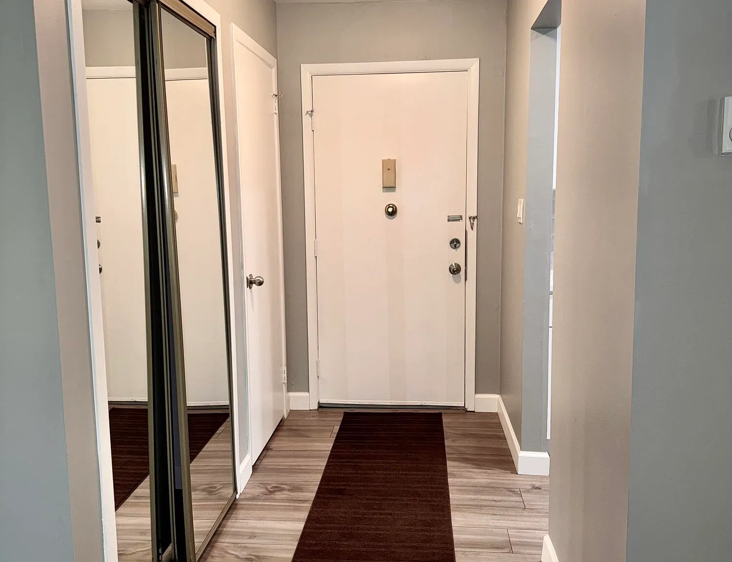 1 bed, 920 sqft, $2,000 — Photo 2