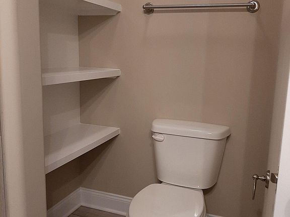 4th image of 555 Gresham Ln #6B