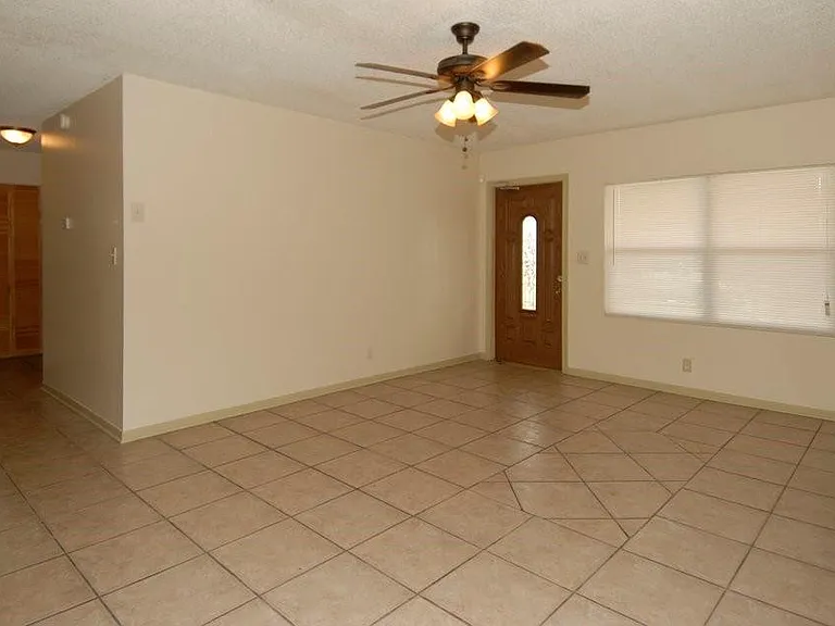 971 SW 83rd Ave — Photo 12