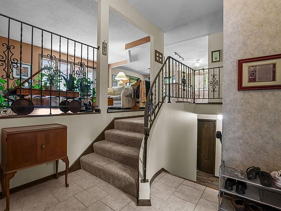 3rd image of 6216 Hackamore Cir