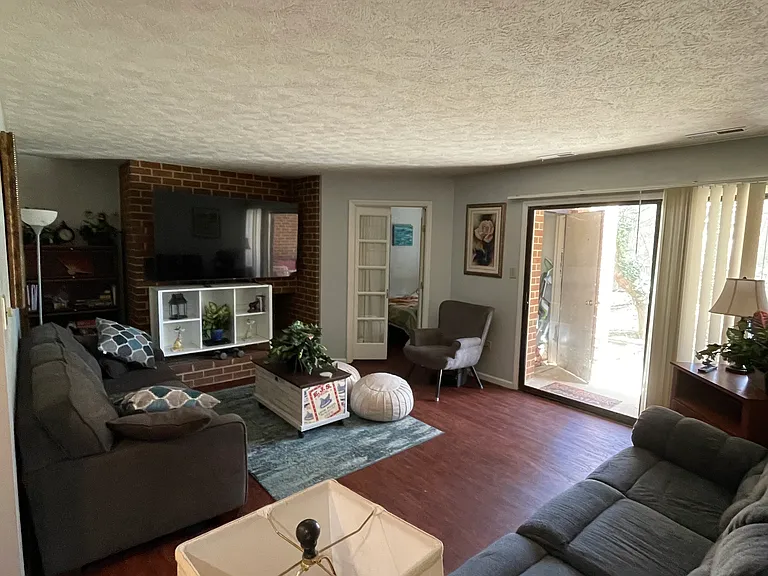 4006 Governors Sq #3 — Photo 10