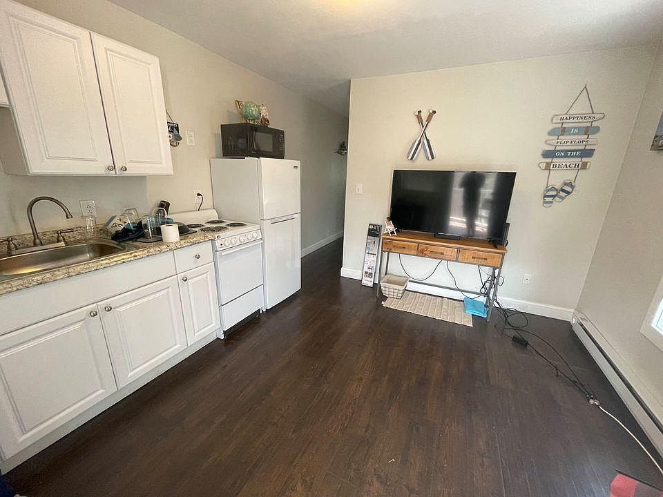 1st image of 33 Ashworth Ave #3