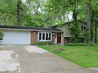 6908 Forestwood Dr, Fort Wayne, IN 46815