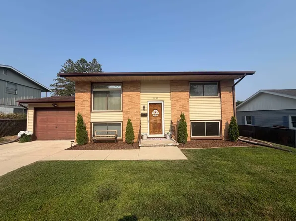 2030 Key Largo Dr, Dubuque, IA 52002