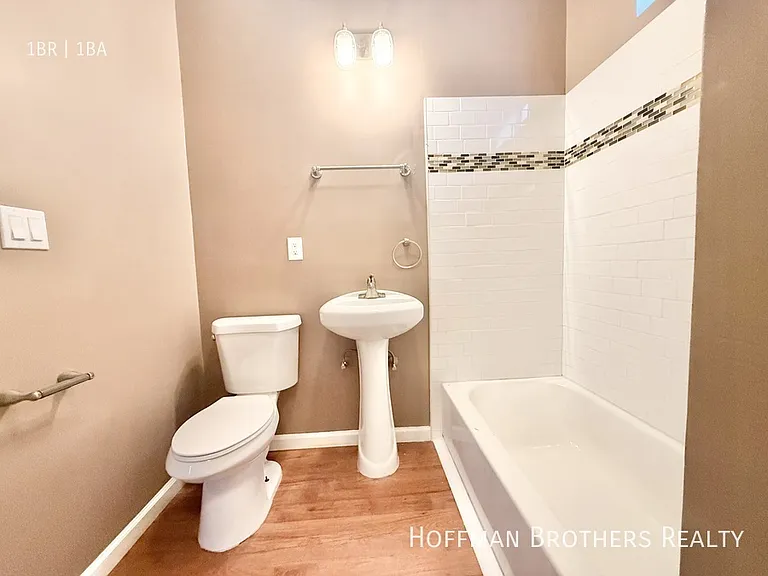 732 W 73rd St — Photo 7