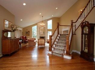 27 The Grasslands, Woodbury, NY 11797