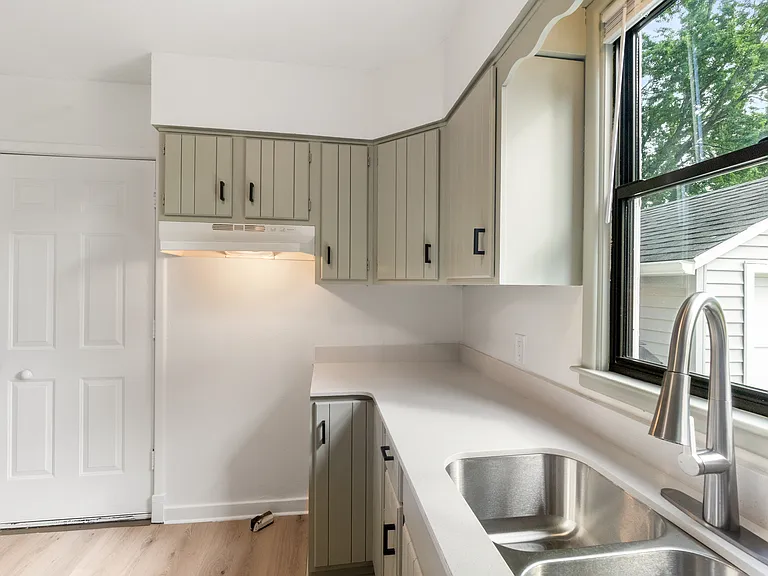 105 Sunset St — Photo 13