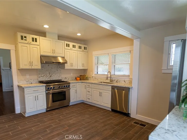 394 S Shaffer St — Photo 19