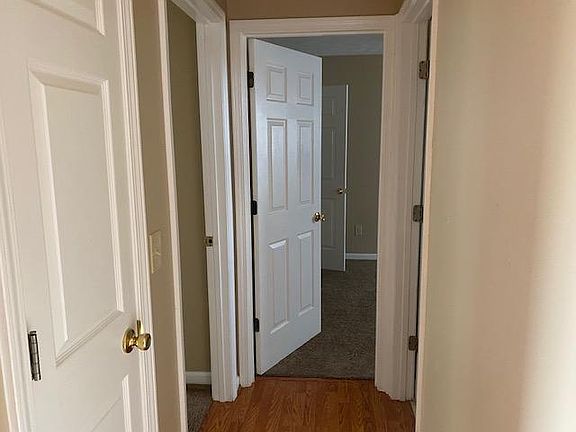 5th image of 908 Altamont Ct #B