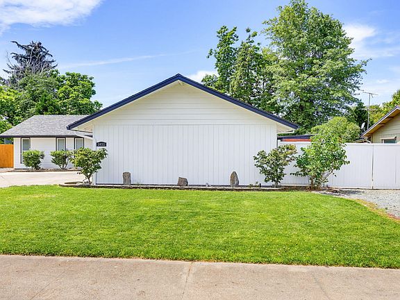 4th image of 1451 Bluebonnet Ave