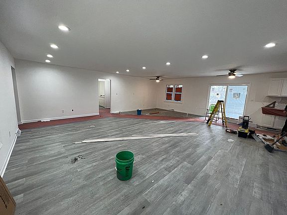 3rd image of 266 Skyview Dr