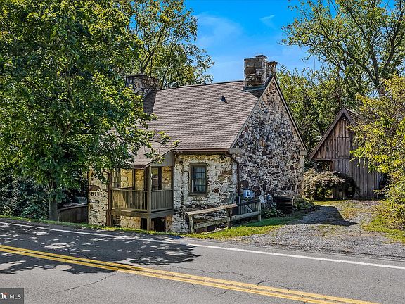 3rd image of 1646 Gerrardstown Rd