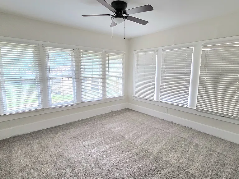 2805 S Jennings Ave — Photo 7